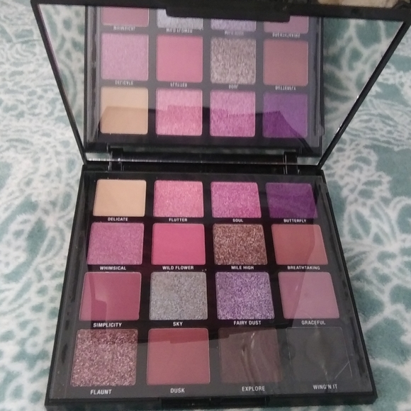 Break Free L A Girl Eyeshadow Palette. - Picture 5 of 8